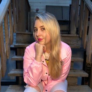 Meet your Posher, Chloe